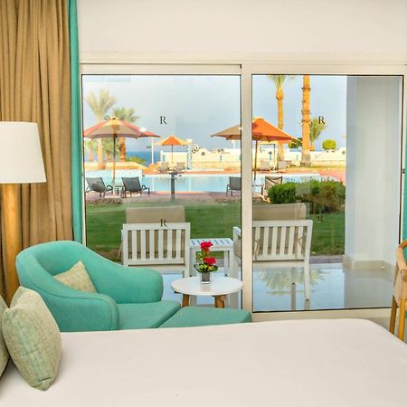 Renaissance Sharm El Sheikh Golden View Beach Resort Esterno foto A room at the Hilton Sharm El Sheikh
