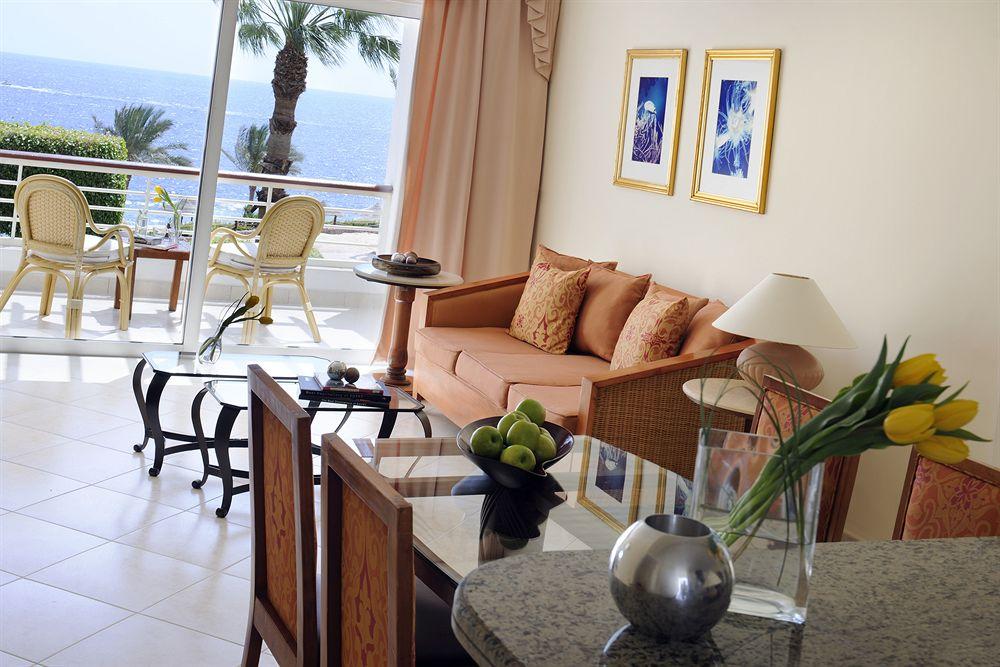 Renaissance Sharm El Sheikh Golden View Beach Resort Esterno foto A suite at the Hilton Sharm El Sheikh Resort