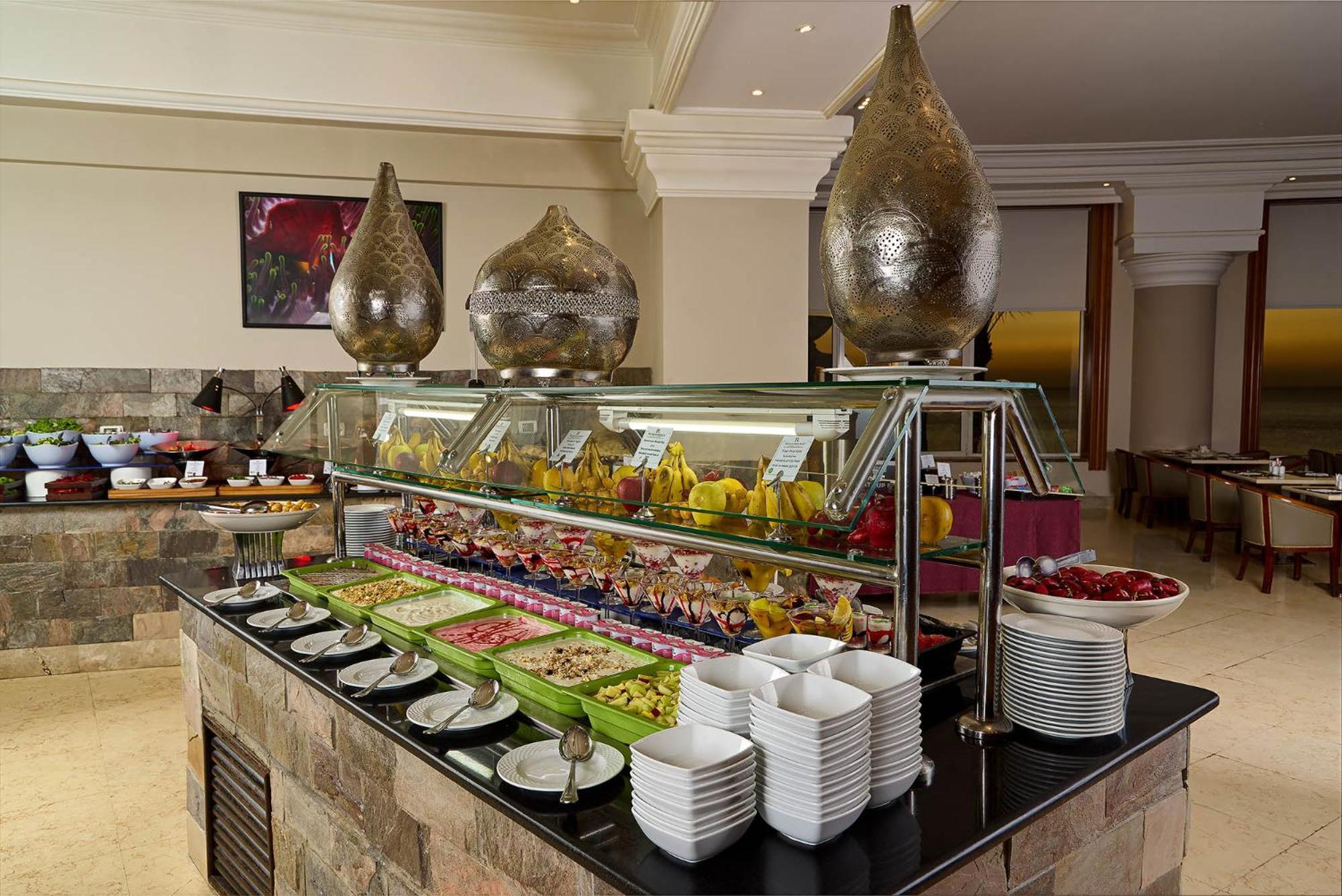 Renaissance Sharm El Sheikh Golden View Beach Resort Esterno foto A salad bar