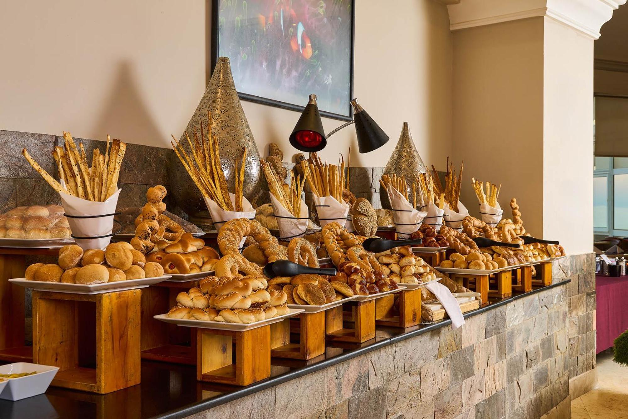 Renaissance Sharm El Sheikh Golden View Beach Resort Esterno foto A bread station