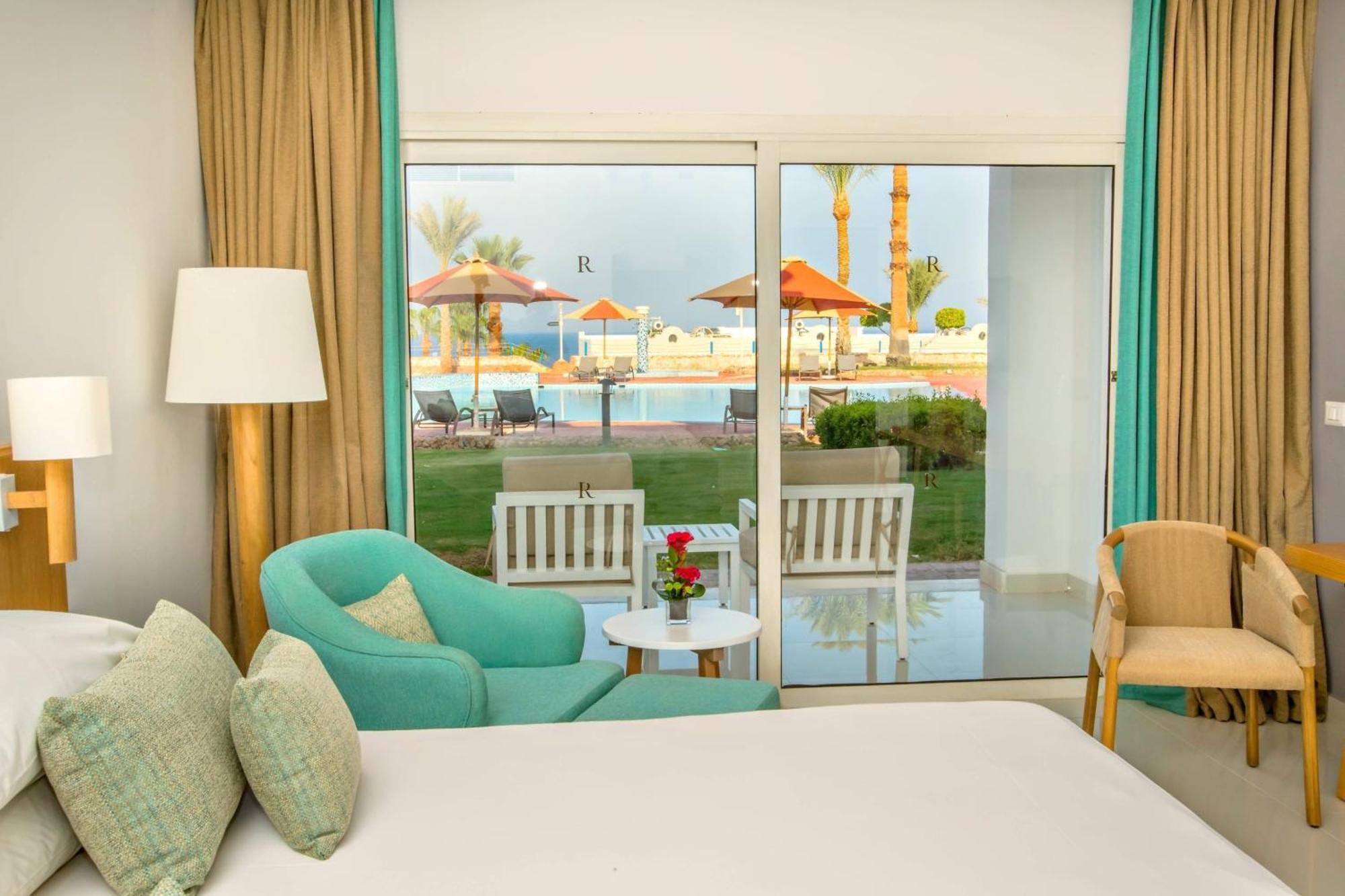 Renaissance Sharm El Sheikh Golden View Beach Resort Esterno foto A room at the Hilton Sharm El Sheikh
