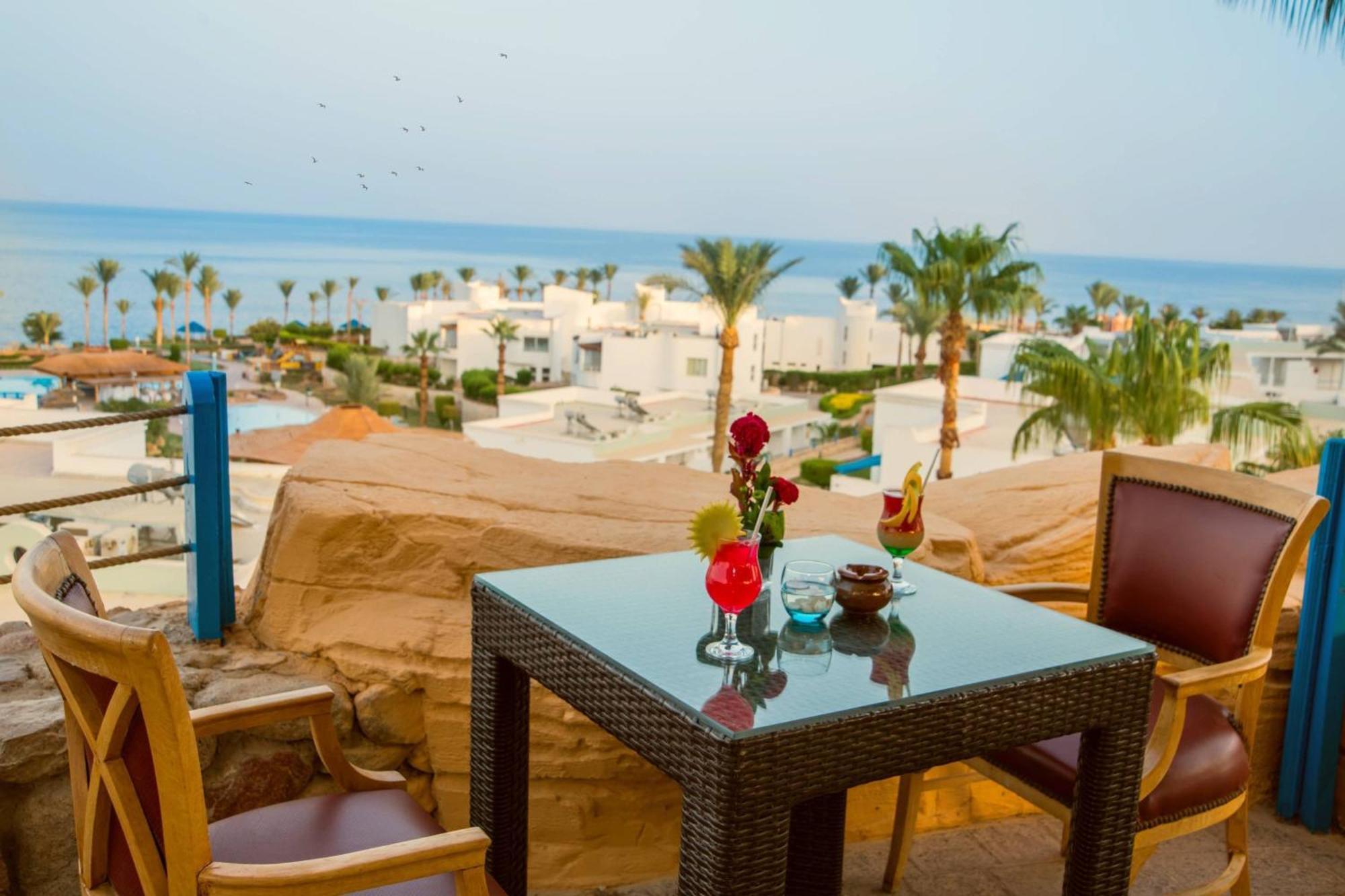 Renaissance Sharm El Sheikh Golden View Beach Resort Esterno foto View of the Red Sea from a hotel in Sharm El Sheikh
