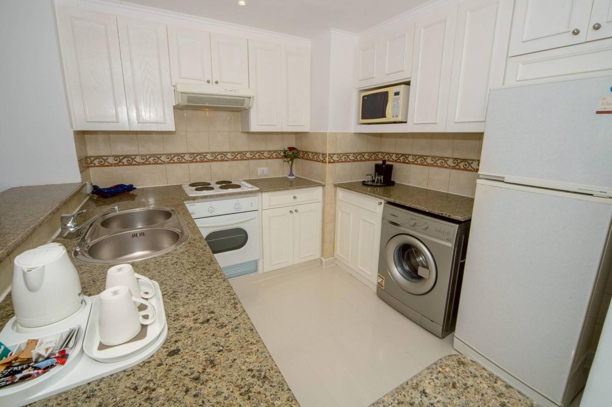 Renaissance Sharm El Sheikh Golden View Beach Resort Esterno foto A modern kitchen