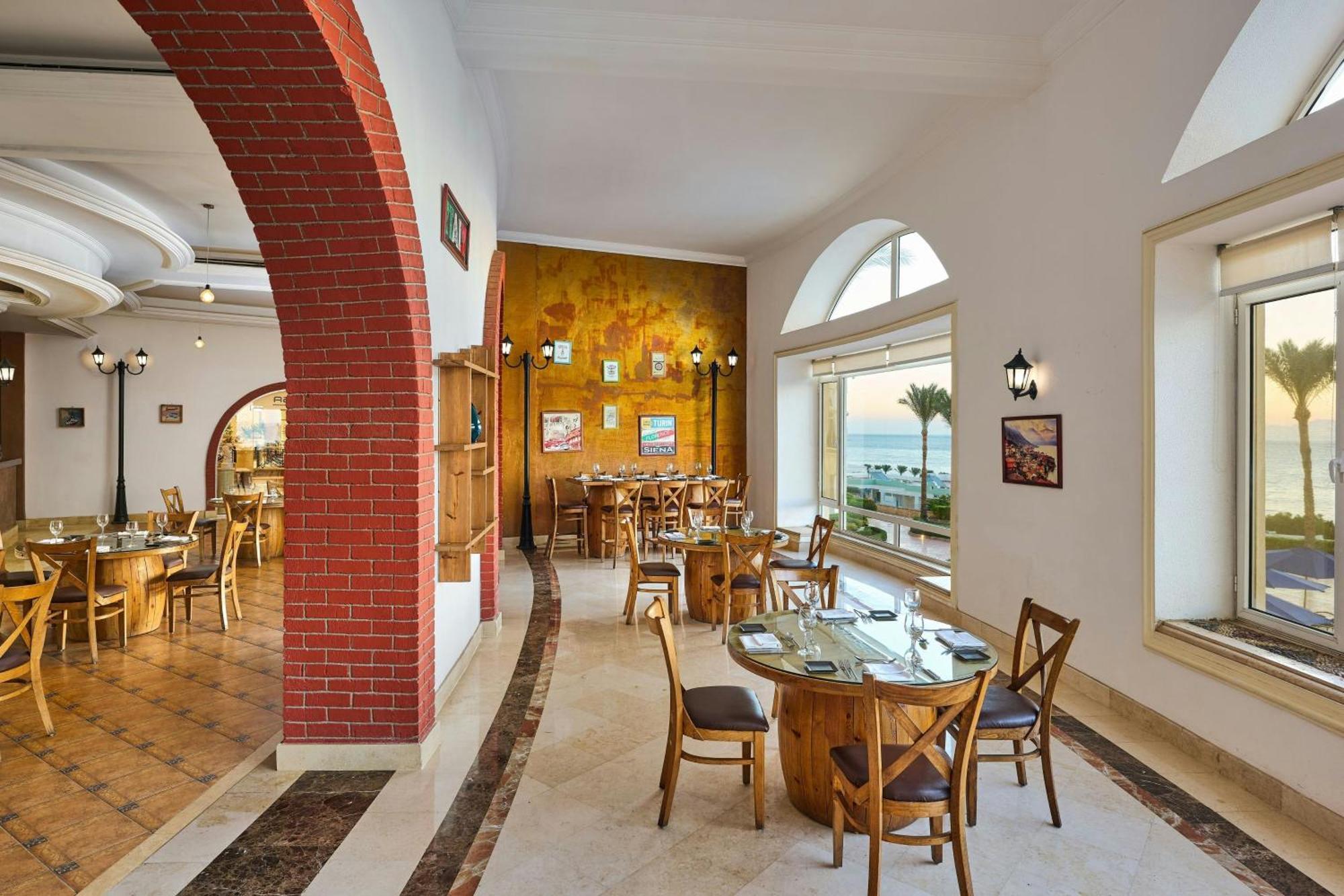 Renaissance Sharm El Sheikh Golden View Beach Resort Esterno foto The restaurant